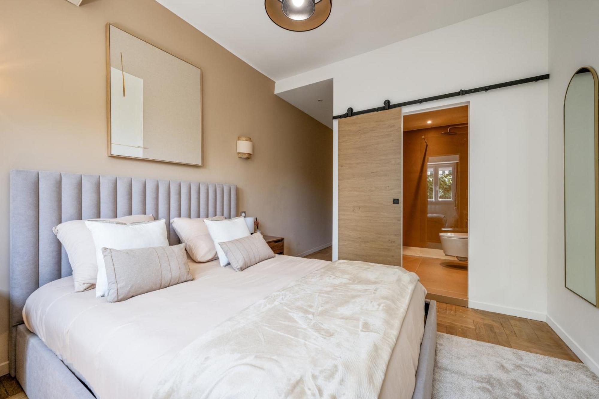 Apartment Luxueux, Spacieux Et Equipe A 5 Min Du Port